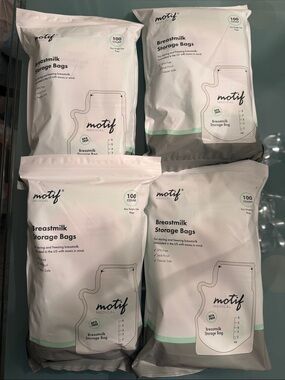 Motif Medical Breastmilk Storage Bags - White with Mint Accents (4 Packs)